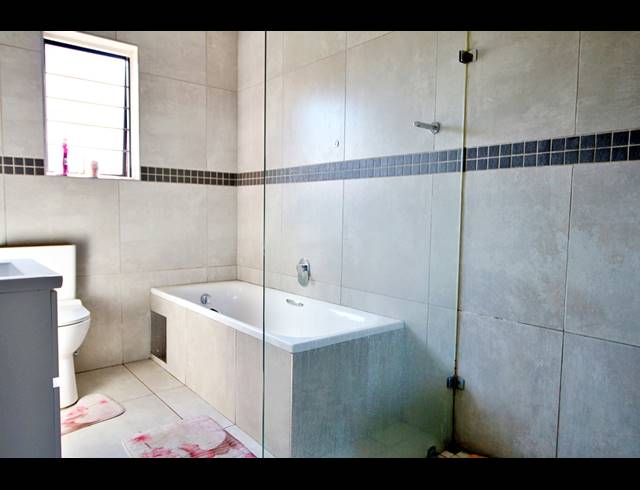 3 BEDROOM SECTIONAL TITLE FOR SALE IN POMONA